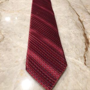 MENS 100% silk hand made Italian tie. Red/blue